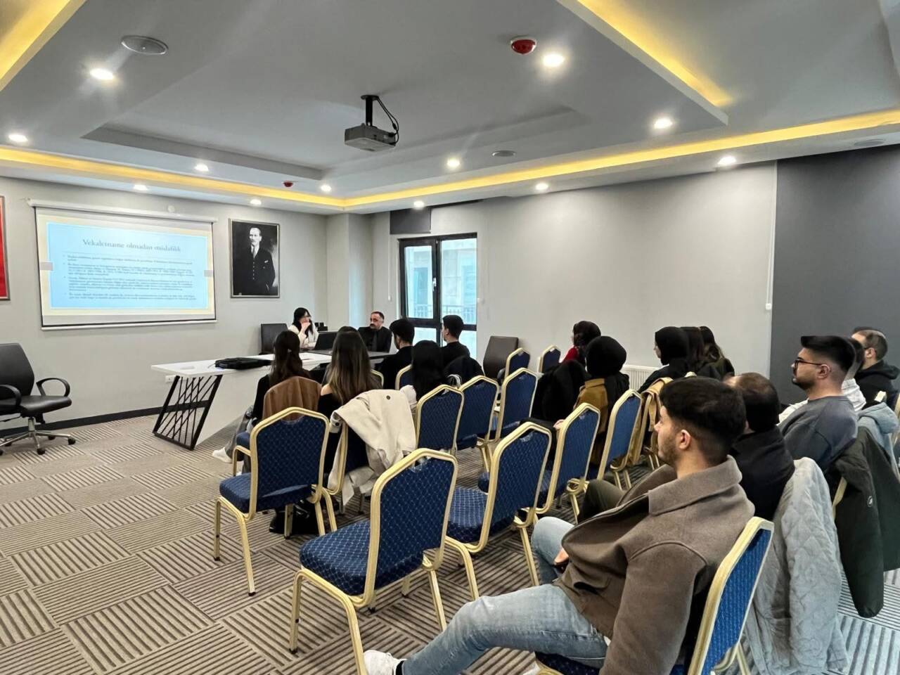 Aksaray Barosu bünyesinde yürütülen staj eğitim programları kapsamında, stajyer avukatlara