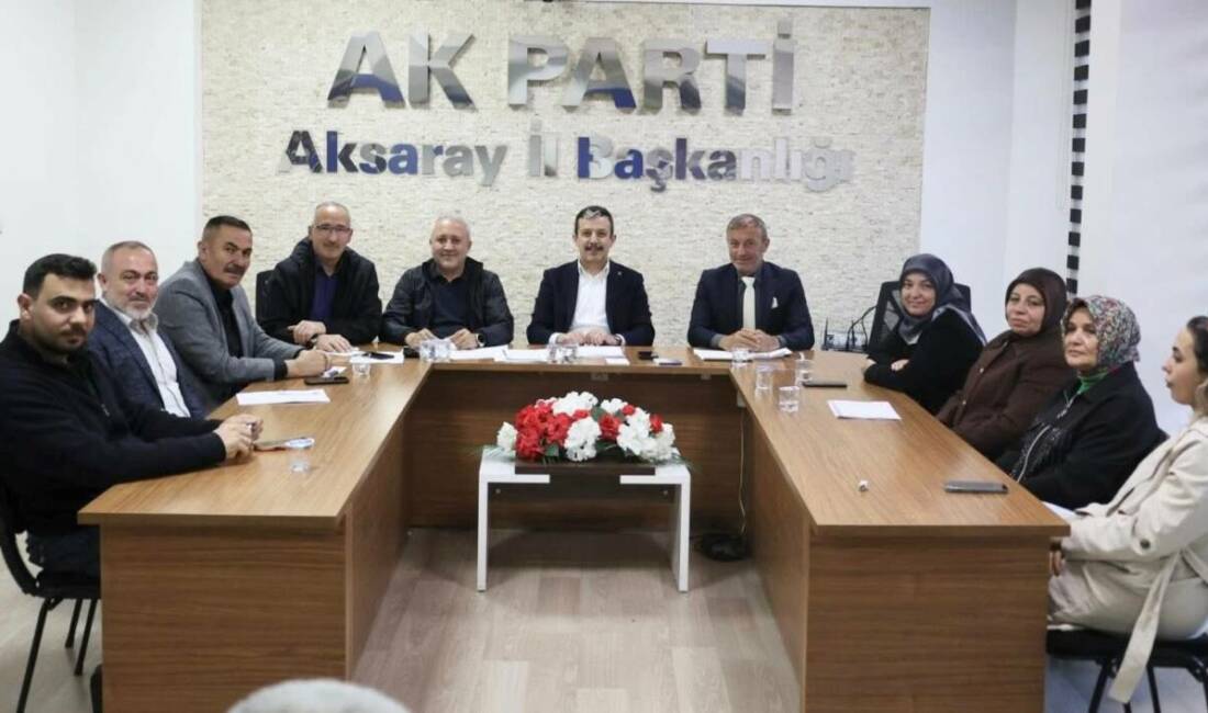 AK Parti Aksaray’da haftalık yürütme toplantısı yapıldı AK Parti Aksaray İl Teşkilatı, İl Başkanı Hamza Aktürk başkanlığında