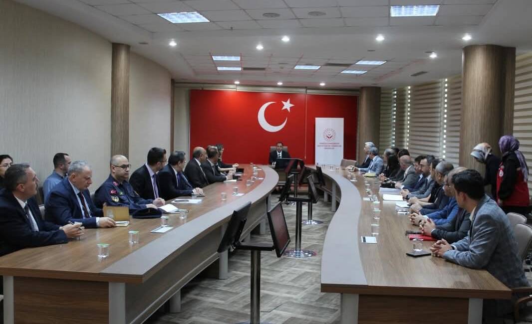 Aksaray’da yeni dönem: Sosyal risk haritaları ile aile odaklı hizmet güçleniyor Aksaray’da düzenlenen tanıtım toplantısında Sosyal Risk Haritaları ve “Çocuklar Güvende”