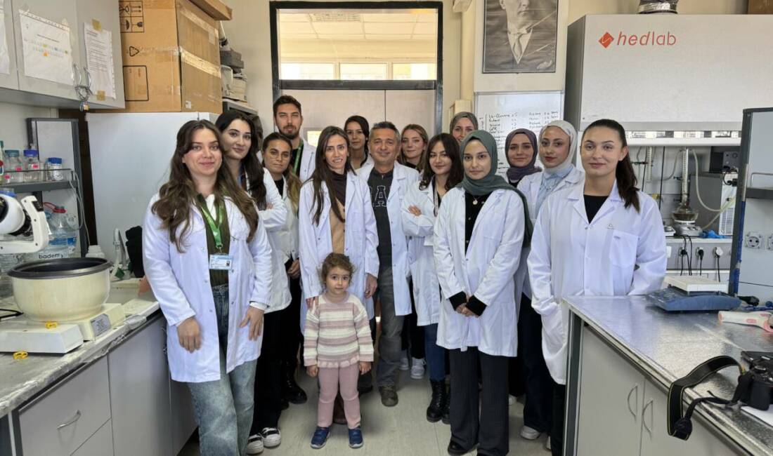 Aksaray Üniversitesi Fen Edebiyat Fakültesi öğretim üyeleri Prof. Dr. Melek
