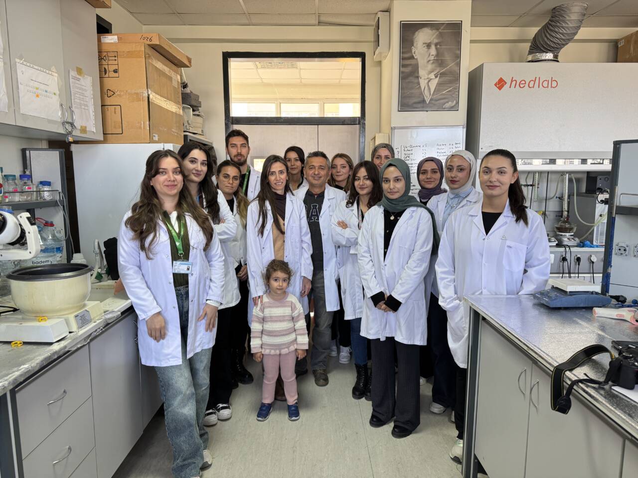 Aksaray Üniversitesi Fen Edebiyat Fakültesi öğretim üyeleri Prof. Dr. Melek