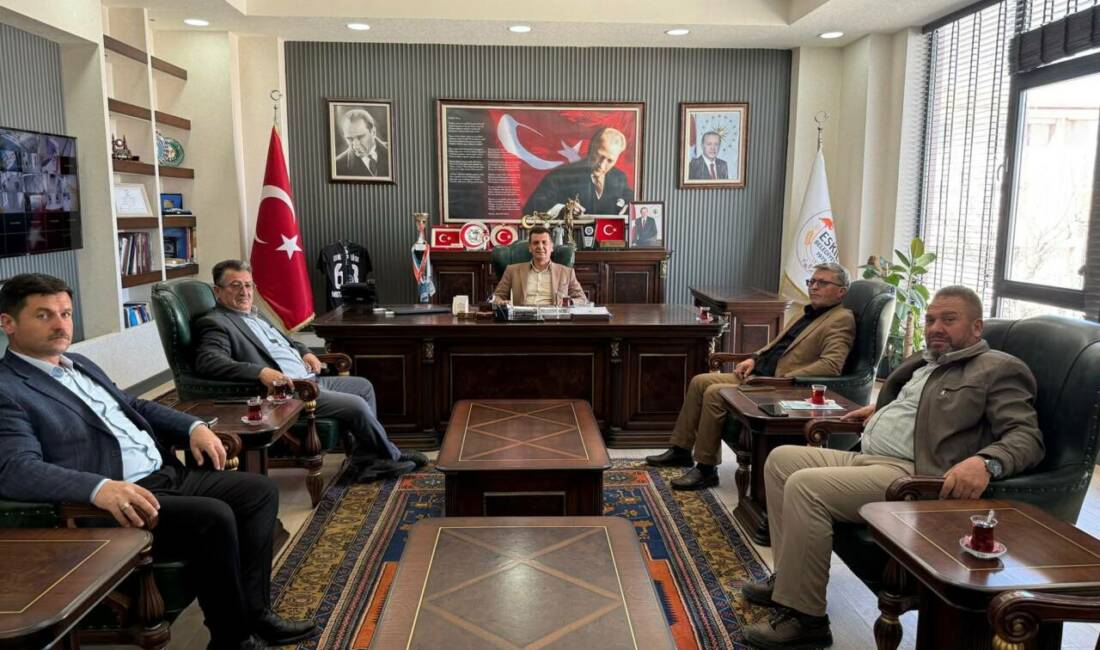 Eskil’de mahalle muhtarları, Belediye Başkan Vekili Reşat Küser’i ziyaret ederek