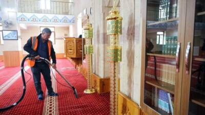 Aksaray Belediyesi ekipleri, şehir genelinde cami ve ibadethanelerde temizlik çalışmalarını