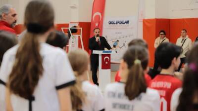 Aksaray’ın ev sahipliğinde düzenlenen Okul Sporları Küçükler Badminton Grup Müsabakaları,