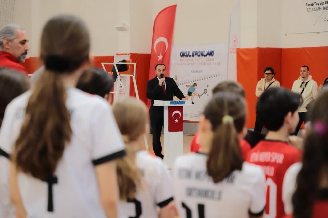 Aksaray’ın ev sahipliğinde düzenlenen Okul Sporları Küçükler Badminton Grup Müsabakaları,
