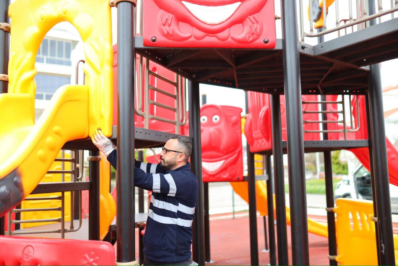 Aksaray Belediyesi, Hasas Mahallesi’nde park ve oyun alanlarında bakım-onarım çalışmalarını