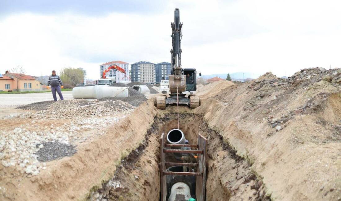 Aksaray Belediyesi, Sanayi Mahallesi’nde yürüttüğü kanalizasyon hattı çalışmasıyla şehir altyapısını