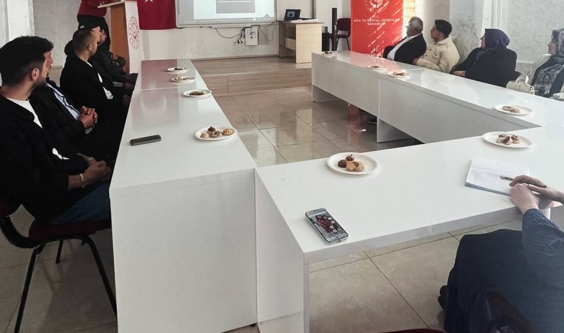 Aksaray’da, kamu kurumlarında göreve başlayan şehit yakınları ve gazilere yönelik