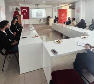 Aksaray’da, kamu kurumlarında göreve başlayan şehit yakınları ve gazilere yönelik