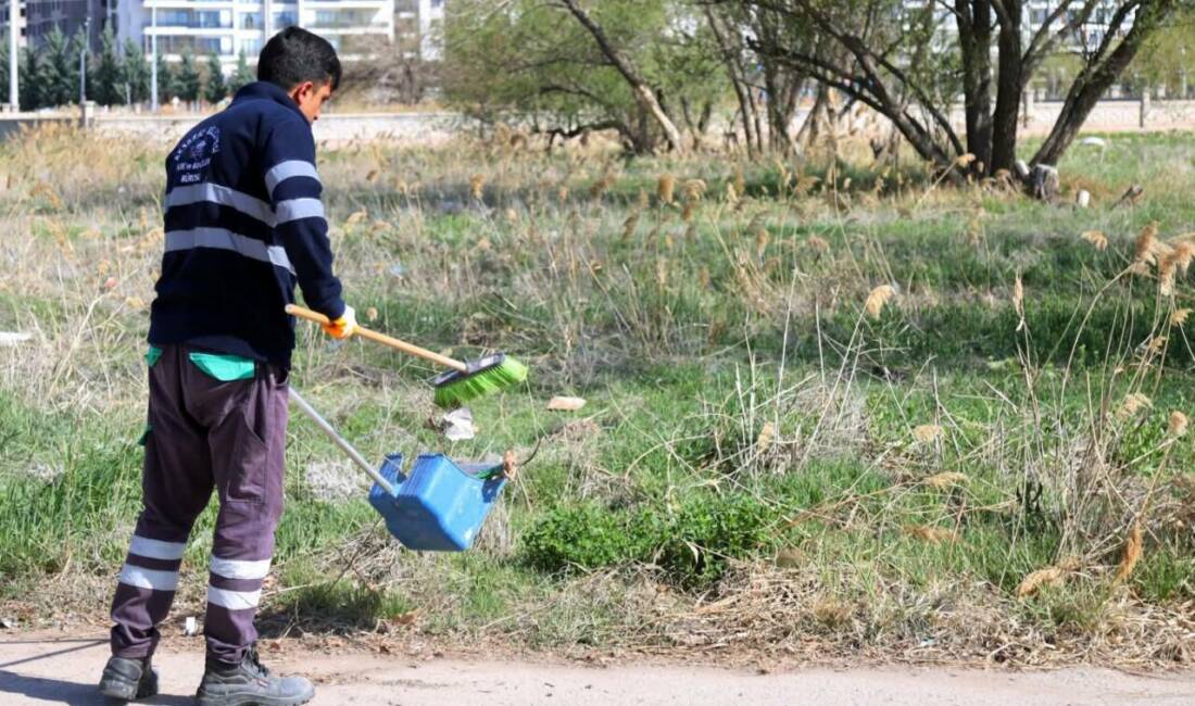 Aksaray Belediyesi, kent genelinde sürdürdüğü temizlik çalışmalarıyla çevre bilincine dikkat