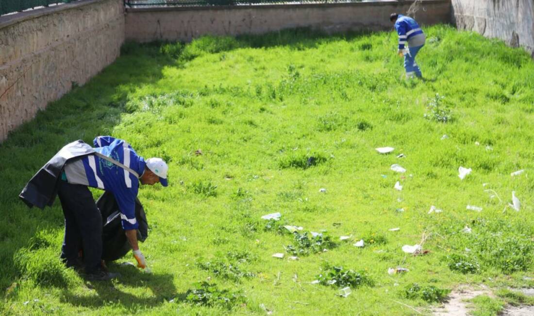 Aksaray Belediyesi ekipleri, Kılıçarslan Mahallesi’nde kapsamlı temizlik çalışması gerçekleştirdi. Ortak