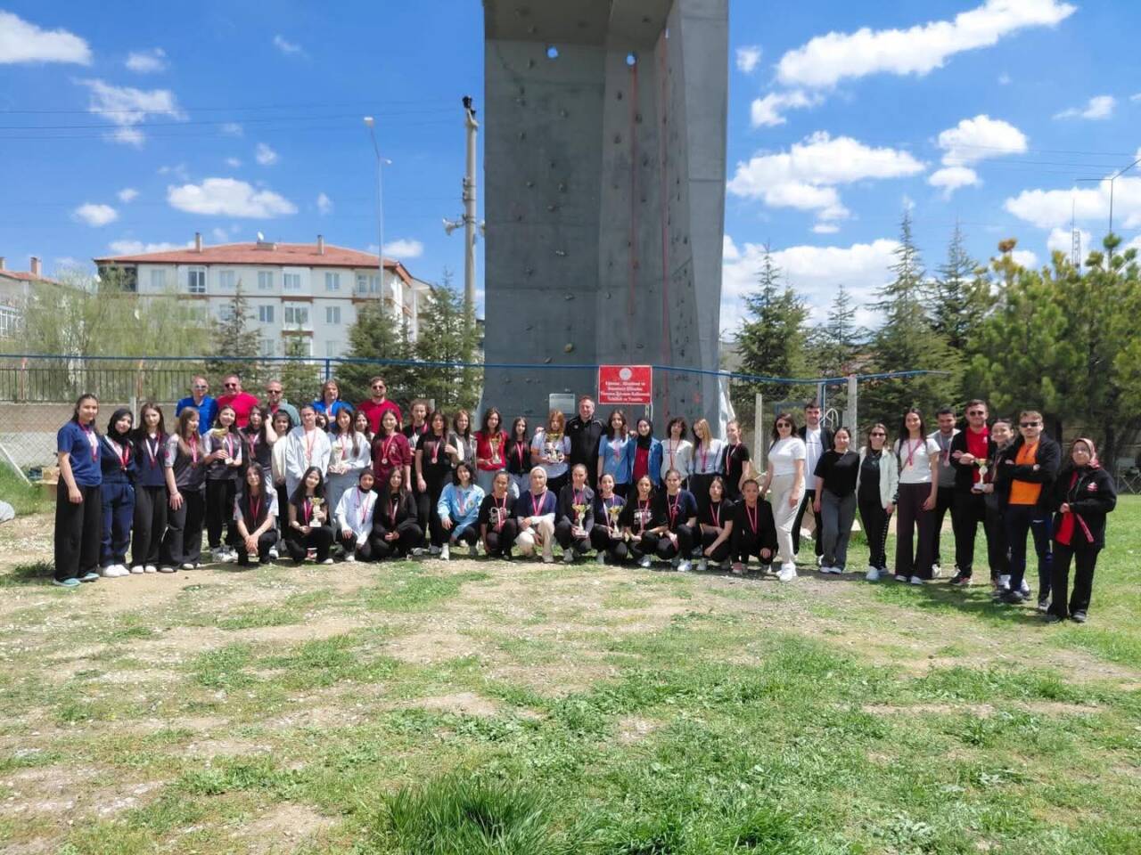 Aksaray’da düzenlenen Okul Sporları Spor Tırmanışı İl Birinciliği müsabakaları, genç