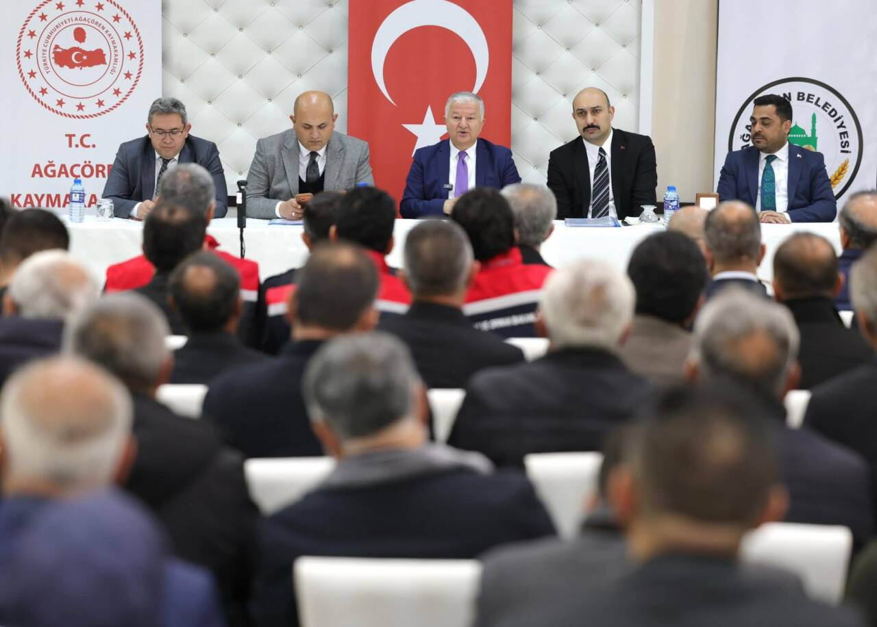 Aksaray Valisi Murat Duru, Ağaçören’de düzenlenen toplantıda ilçe yöneticileri, muhtarlar