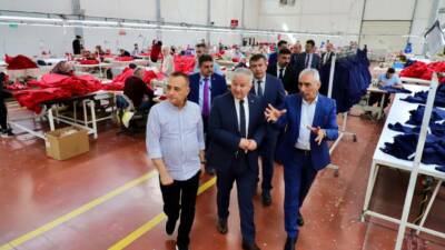 Aksaray Valisi Murat Duru, Organize Sanayi Bölgesi’nde faaliyet gösteren Kaya