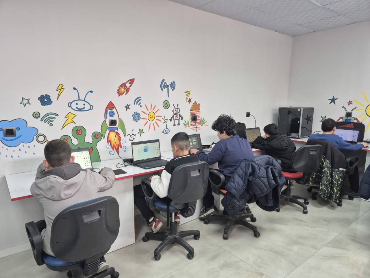 Altınok Bilişim Sanat Akademisi, geliştirdiği yeni eğitim modeliyle çocukları erken