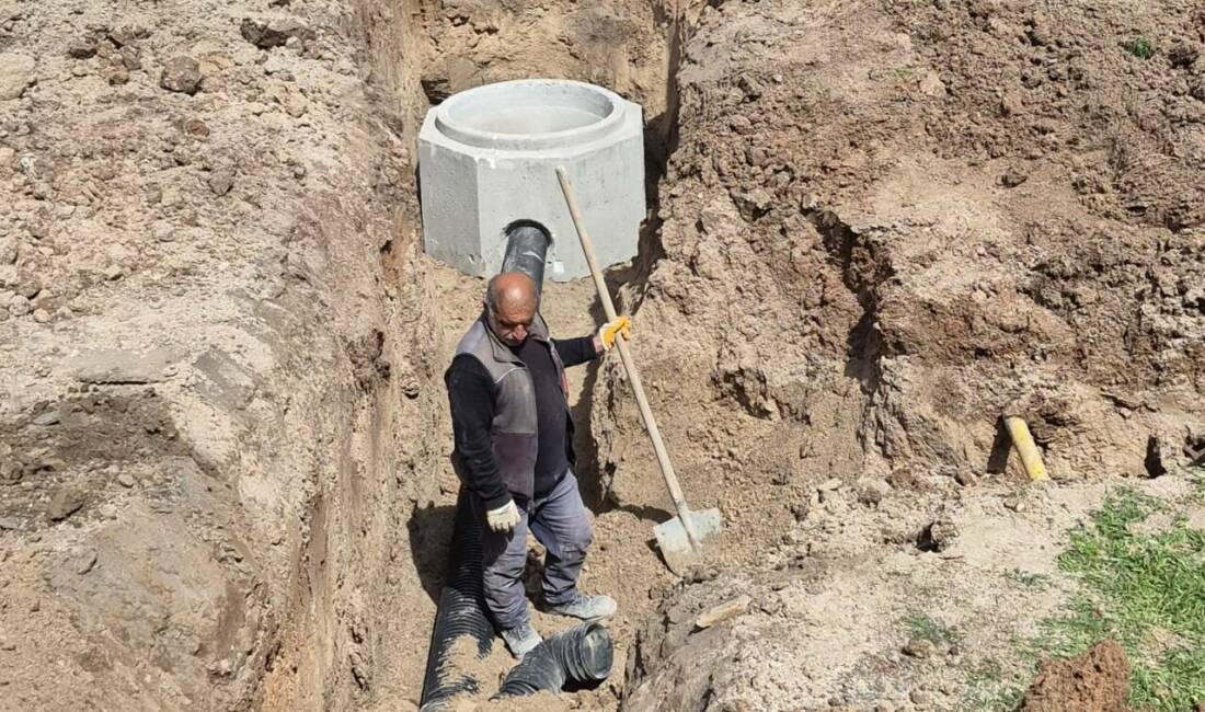 Sağlık beldesinde, çevre yolu projesinde ilk adım atıldı! Aptullah Tosun öncülüğünde yürütülen çevre yolu projesinde çalışmalar başladı. Sağlık
