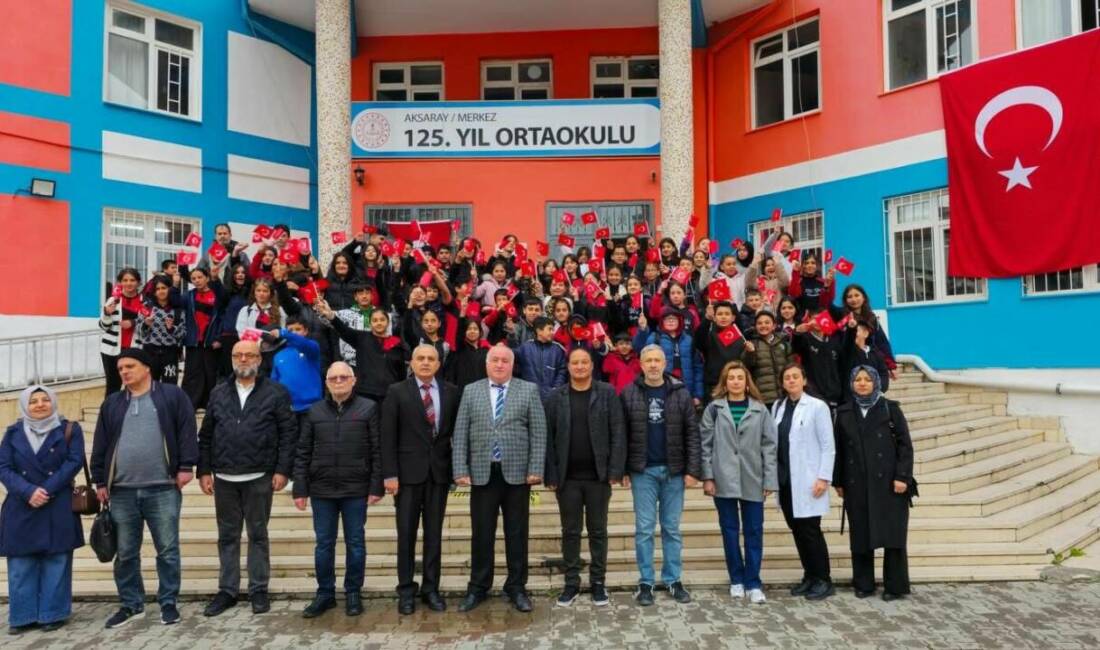 Aksaray’da 20 Nisan’da tüm okullarda düzenlenen etkinlikte bayraklarla birlik mesajı