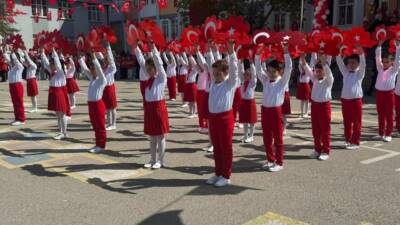 Aksaray’da 23 Nisan kutlamaları yoğun katılımla gerçekleşti. Öğrencilerin gösterileri büyük