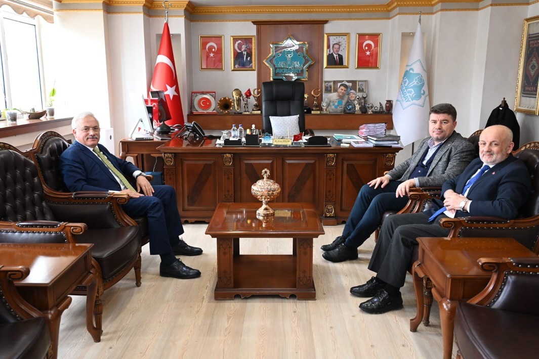 Önceki dönem Aksaray Valisi Mehmet Ali Kumbuzoğlu, Belediye Başkanı Dr.