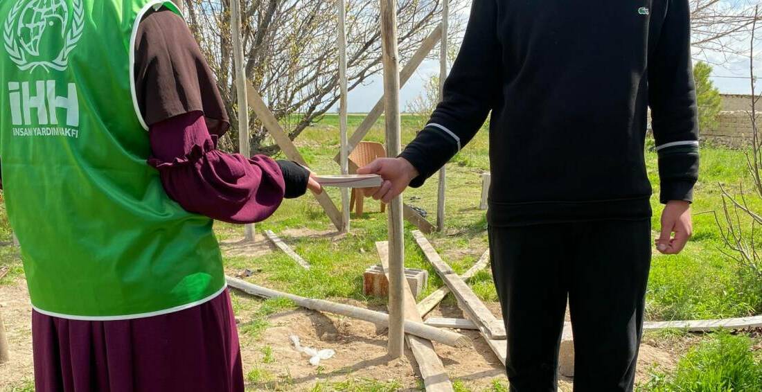 İHH’dan Eskil’de anlamlı çalışma Aksaray İHH Eskil Temsilciliği’nden Anlamlı Çalışma: Kur’an-ı Kerim Meali Dağıtımı