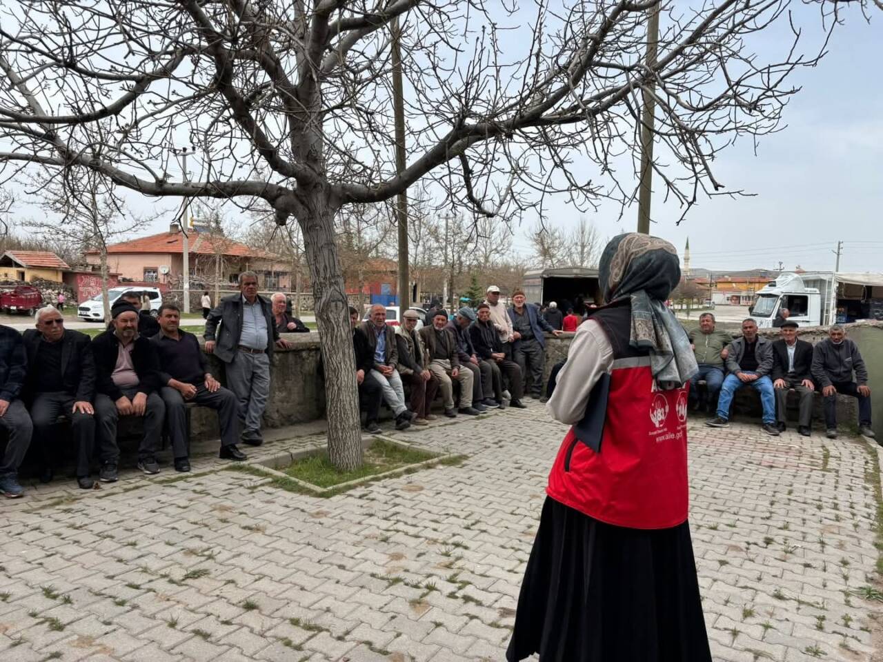 Aksaray’da Karaören Köyü’nde düzenlenen eğitim programında yaşlı bireylere sağlıklı yaşam