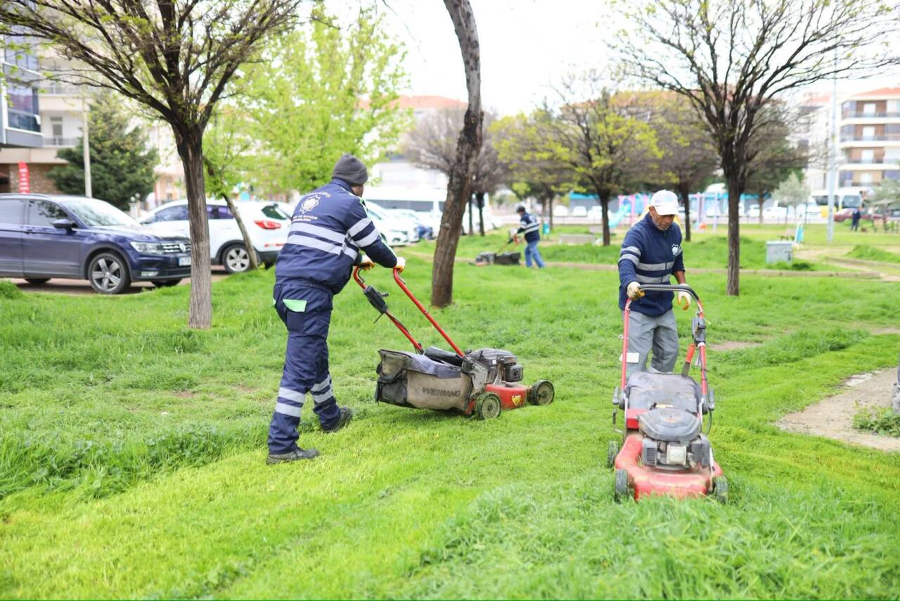 Aksaray’da etkili olan yağışların ardından belediye ekipleri sahaya indi. Fatih