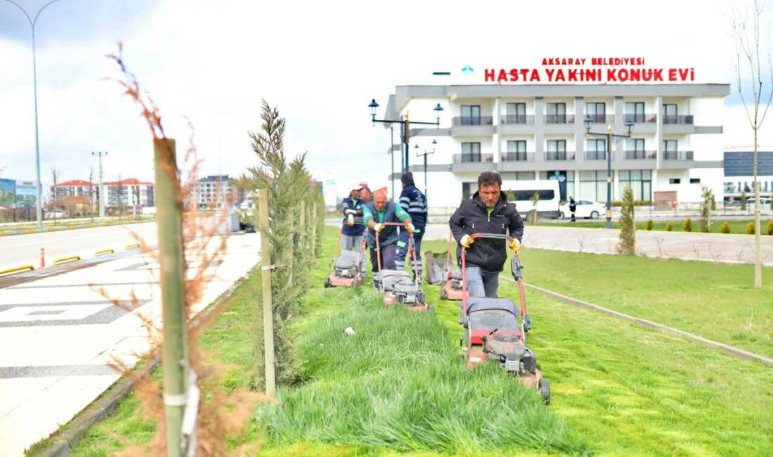 Aksaray Belediyesi ekipleri, Tacin Mahallesi’nde çim biçme, peyzaj ve genel