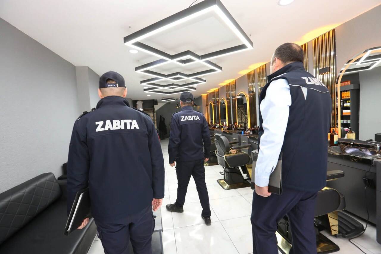 Aksaray Belediyesi zabıta ekipleri, şehir genelinde faaliyet gösteren berber ve