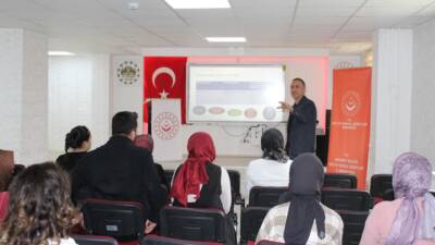 Aksaray Aile ve Sosyal Hizmetler İl Müdürlüğü Konferans Salonu’nda, yerel