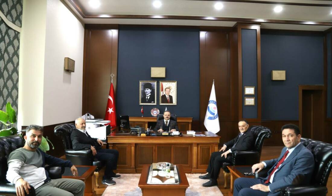 Aksaray FM Radyosu Yönetim Kurulu Başkanı Abdulkadir Ay ve beraberindeki