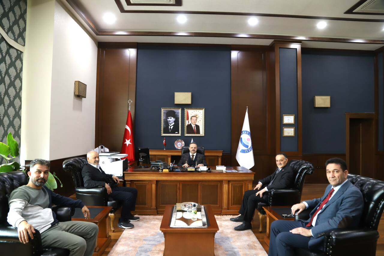 Aksaray FM Radyosu Yönetim Kurulu Başkanı Abdulkadir Ay ve beraberindeki
