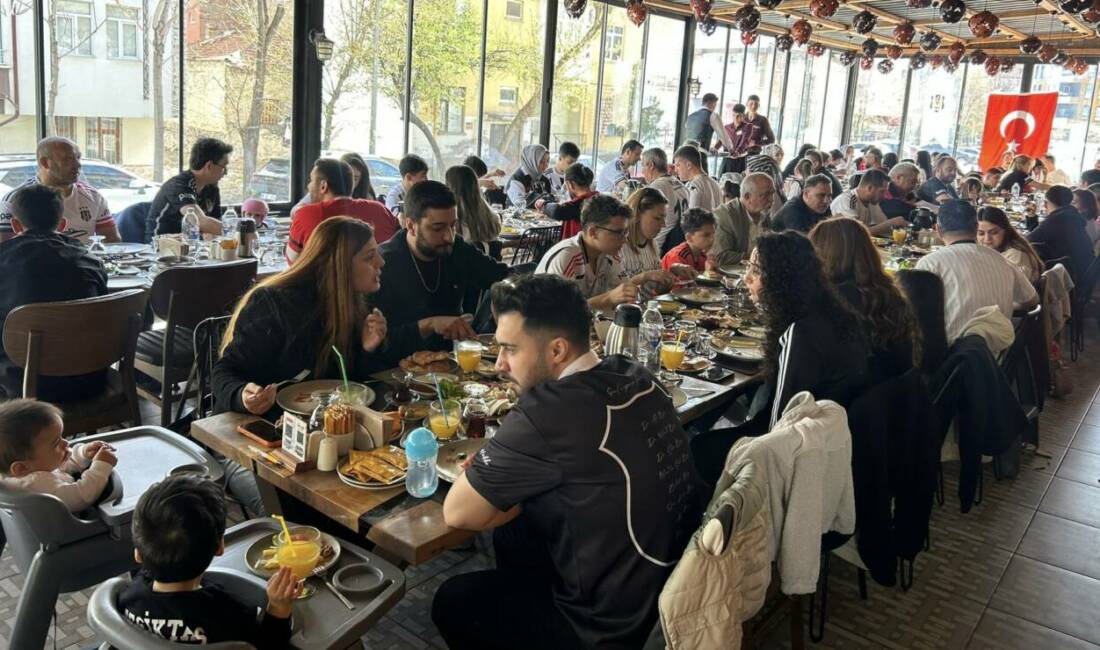 Aksaray’da Beşiktaşlılar Derneği’nin düzenlediği kahvaltı programında birlik, beraberlik ve siyah-beyaz