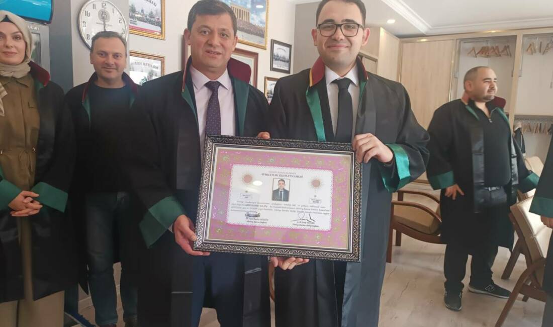Aksaray Barosu Avukatlar Odası’nda düzenlenen törende, avukatlık stajlarını başarıyla tamamlayan
