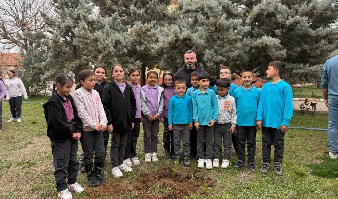 Aksaray’da ÇEDES ile geleceğe nefes: Her fidan bir öğrencinin eseri Aksaray’da ÇEDES projesi kapsamında öğrencilerin katılımıyla fidan dikim etkinliği düzenlendi.