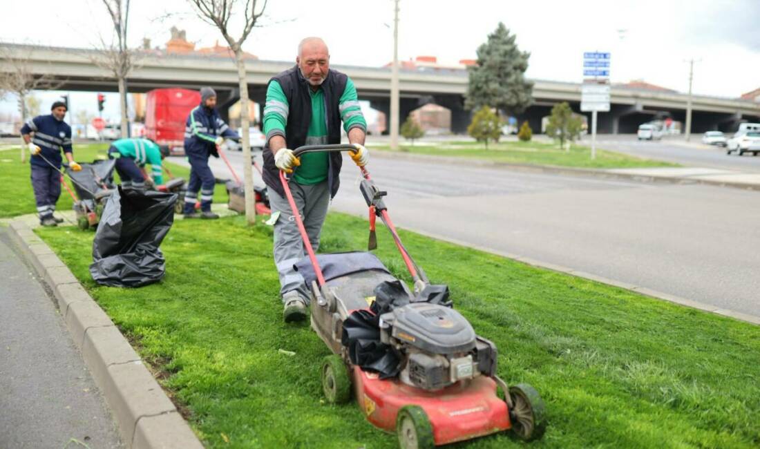 Aksaray Belediyesi, şehir genelinde yeşil alanların daha bakımlı ve estetik