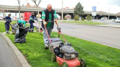 Aksaray Belediyesi, şehir genelinde yeşil alanların daha bakımlı ve estetik