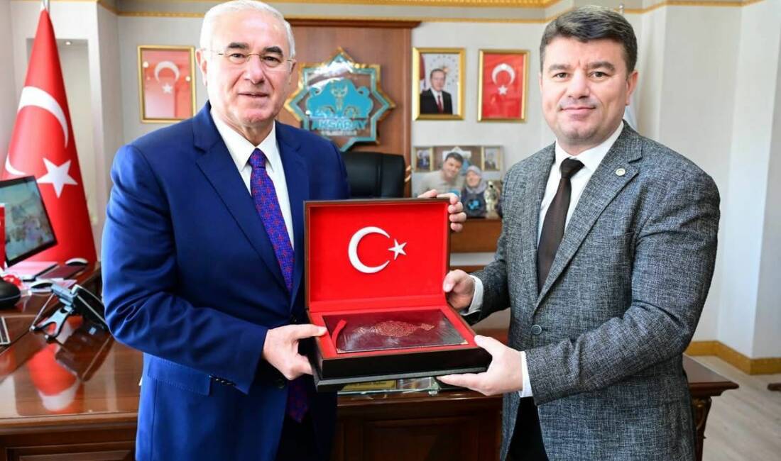 Aksaray Belediyesi’nde gerçekleşen ziyarette Belediye Başkanı Evren Dinçer, Kamu Başdenetçisi