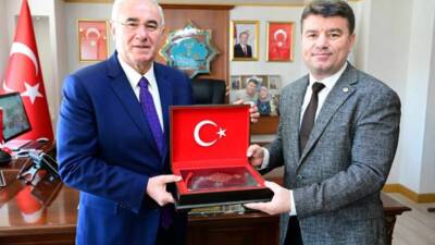 Aksaray Belediyesi’nde gerçekleşen ziyarette Belediye Başkanı Evren Dinçer, Kamu Başdenetçisi