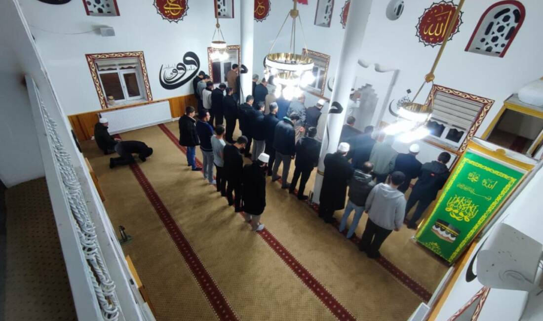 Eskil İlçe Müftüsü Seyit Böğet, ilçede sürdürülen “Sabah Namazı Buluşmaları”
