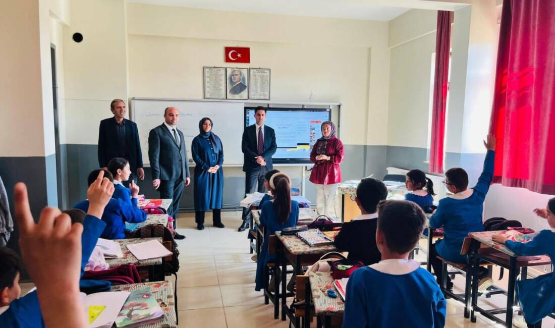 Eskil Kaymakamı Taha Soydaş, köy ve mahalle ziyaretleri çerçevesinde Bayramdüğün