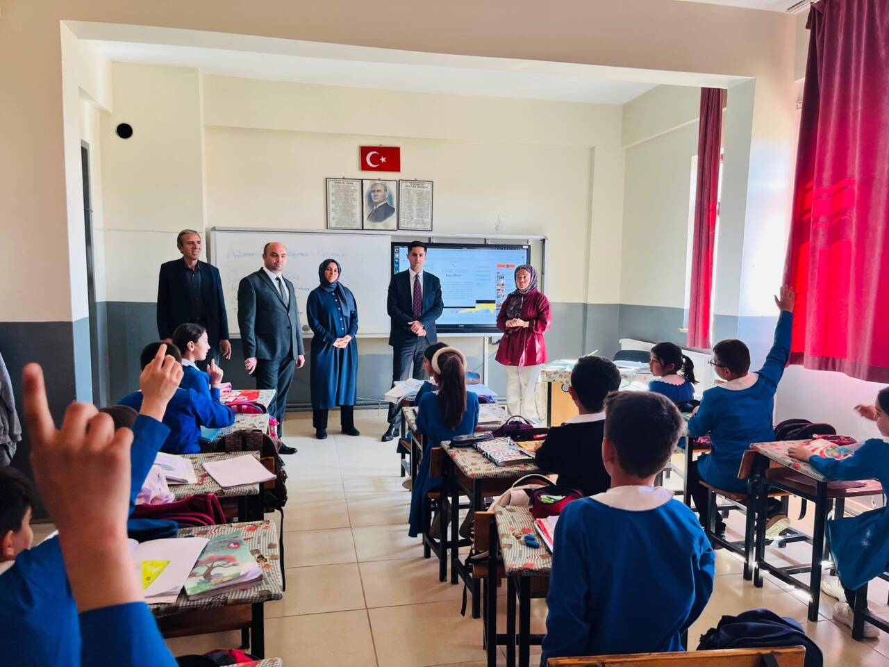 Eskil Kaymakamı Taha Soydaş, köy ve mahalle ziyaretleri çerçevesinde Bayramdüğün