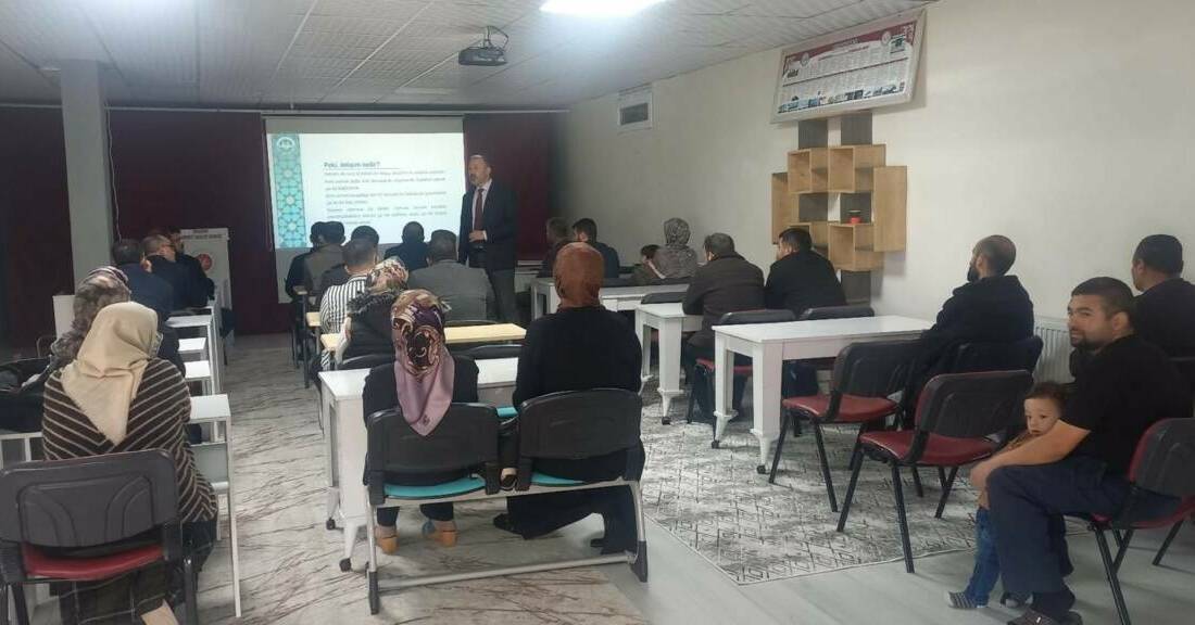 Ağaçören Müftülüğü tarafından düzenlenen “Evliliğe İlk Adım Semineri”nde aile hayatı,