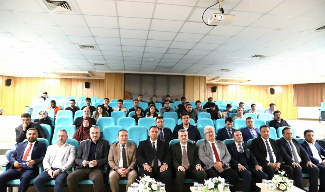 Aksaray Üniversitesi (ASÜ) Tarf Topluluğu tarafından düzenlenen “Türkiye Yüzyılında Savunma