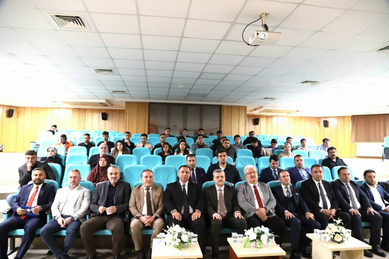 Aksaray Üniversitesi (ASÜ) Tarf Topluluğu tarafından düzenlenen “Türkiye Yüzyılında Savunma