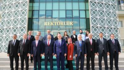 Kamu Başdenetçisi Mehmet Akarca beraberindeki heyetle birlikte Aksaray Üniversitesi (ASÜ)