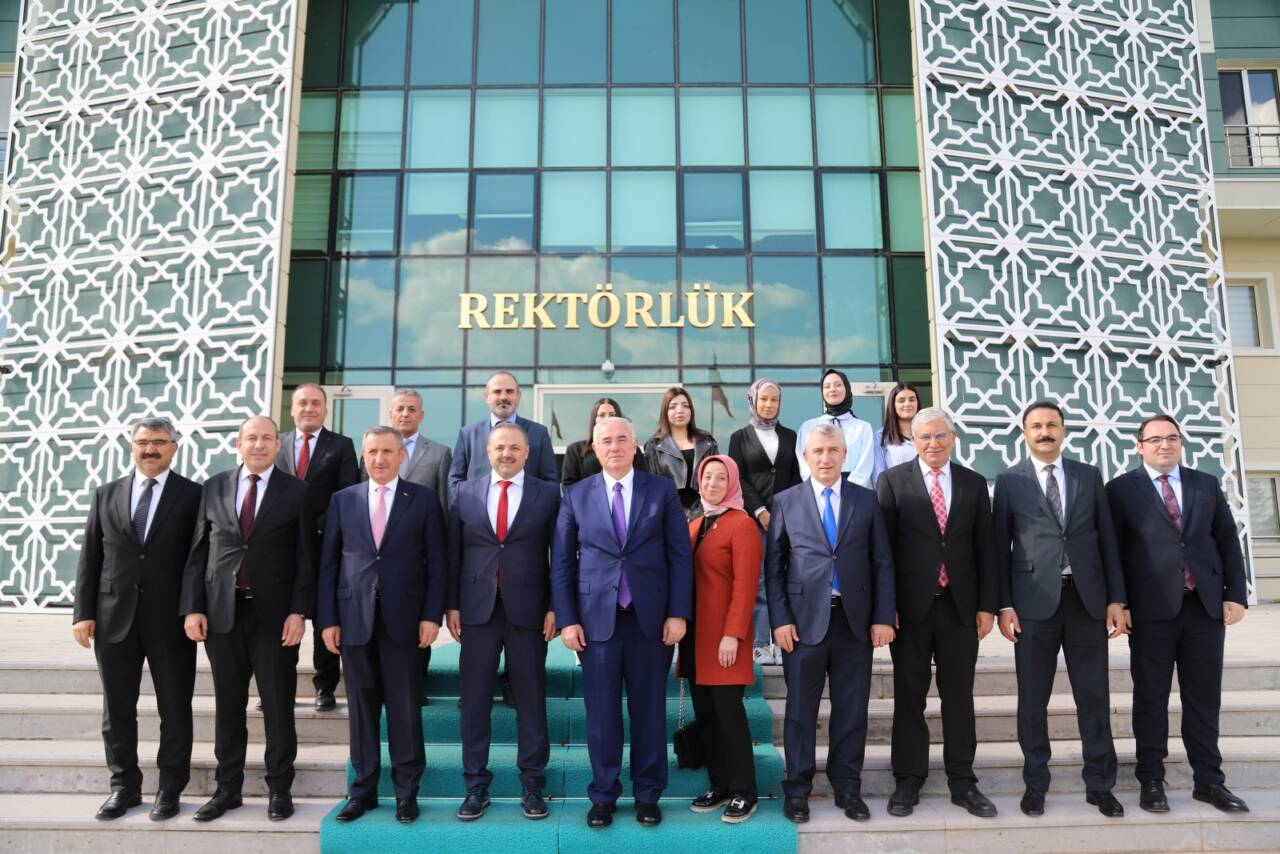 Kamu Başdenetçisi Mehmet Akarca beraberindeki heyetle birlikte Aksaray Üniversitesi (ASÜ)
