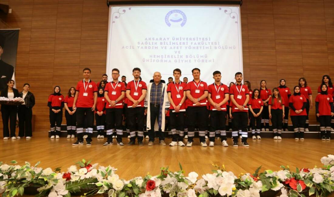 ASÜ Sağlık Bilimleri Fakültesinde öğrenciler üniformalarını giyerek mesleğe ilk adımlarını attı Aksaray Üniversitesi (ASÜ) Sağlık Bilimleri Fakültesi Acil Yardım ve Afet