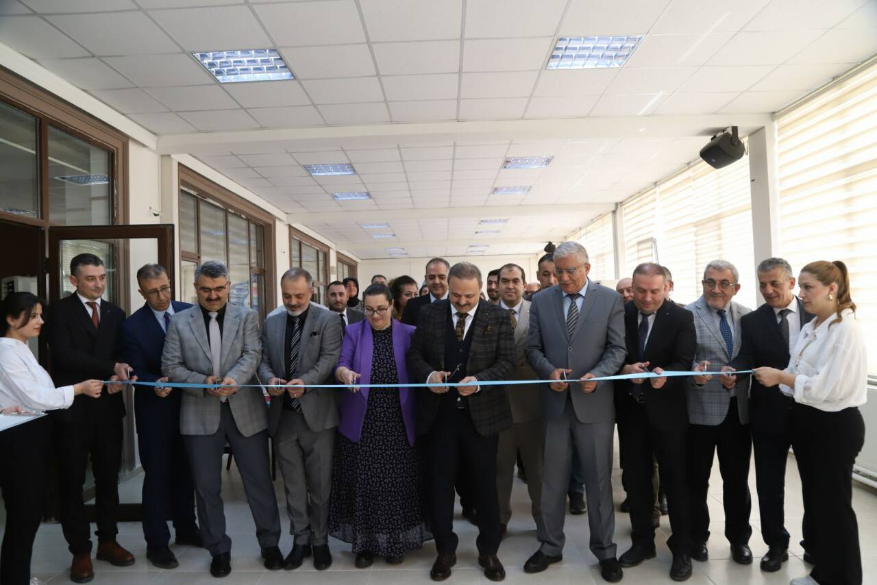 Aksaray Üniversitesi kampüsünde faaliyet gösteren Mokissos Kafe, ASÜ Rektörü Prof.