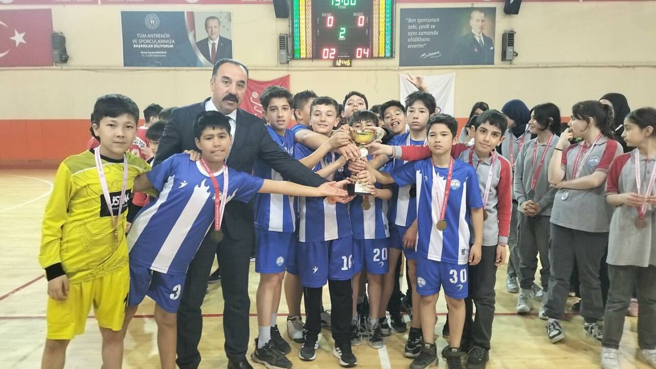 Aksaray’da Okul Sporları faaliyetleri kapsamında düzenlenen Küçükler Hentbol (Kız-Erkek) İl