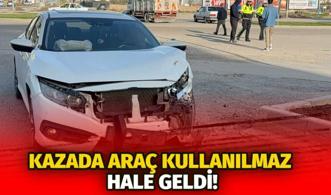Aksaray Tacin Mahallesi’nde iki otomobilin çarpıştığı kazada bir araç kullanılamaz